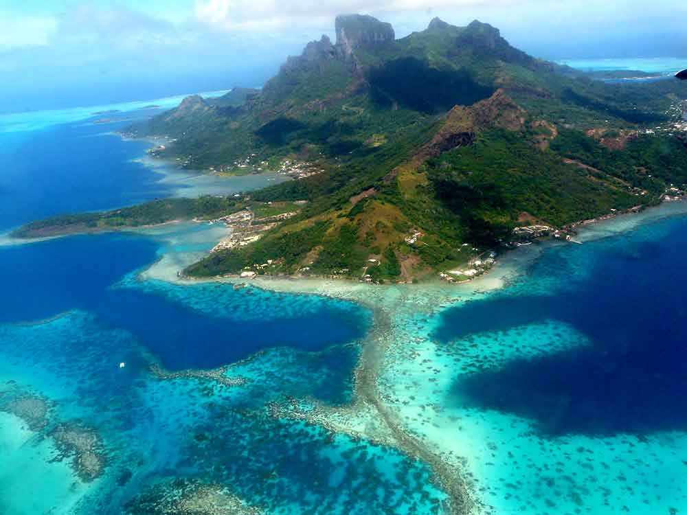 Aerial photo of Bora Bora and its lagoon (Credit: Samuel Etienne - Own work, CC BY-SA 3.0, https://commons.wikimedia.org/)