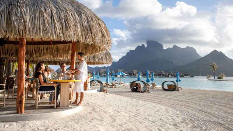 Fare Hoa Beach Bar & Grill (Credit: Four Seasons Bora Bora)