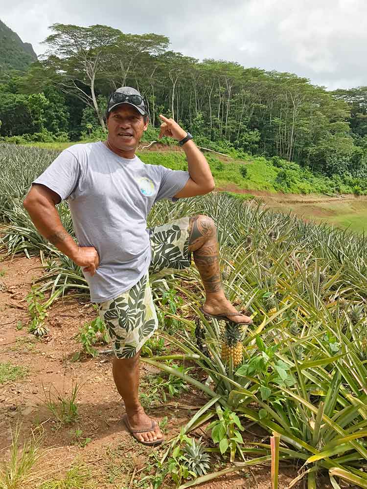 Our guide hamming it up for the camera in the pineapple field.