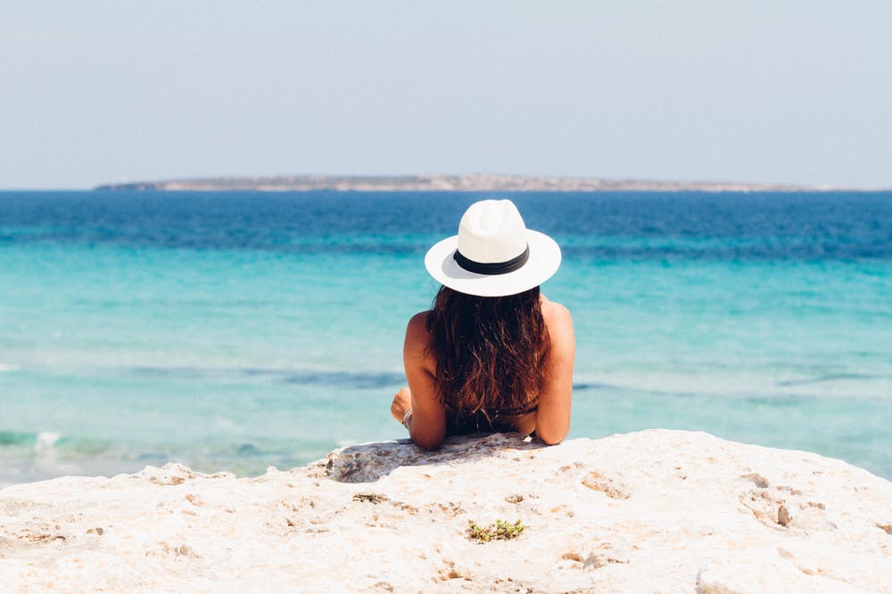 woman hat beach