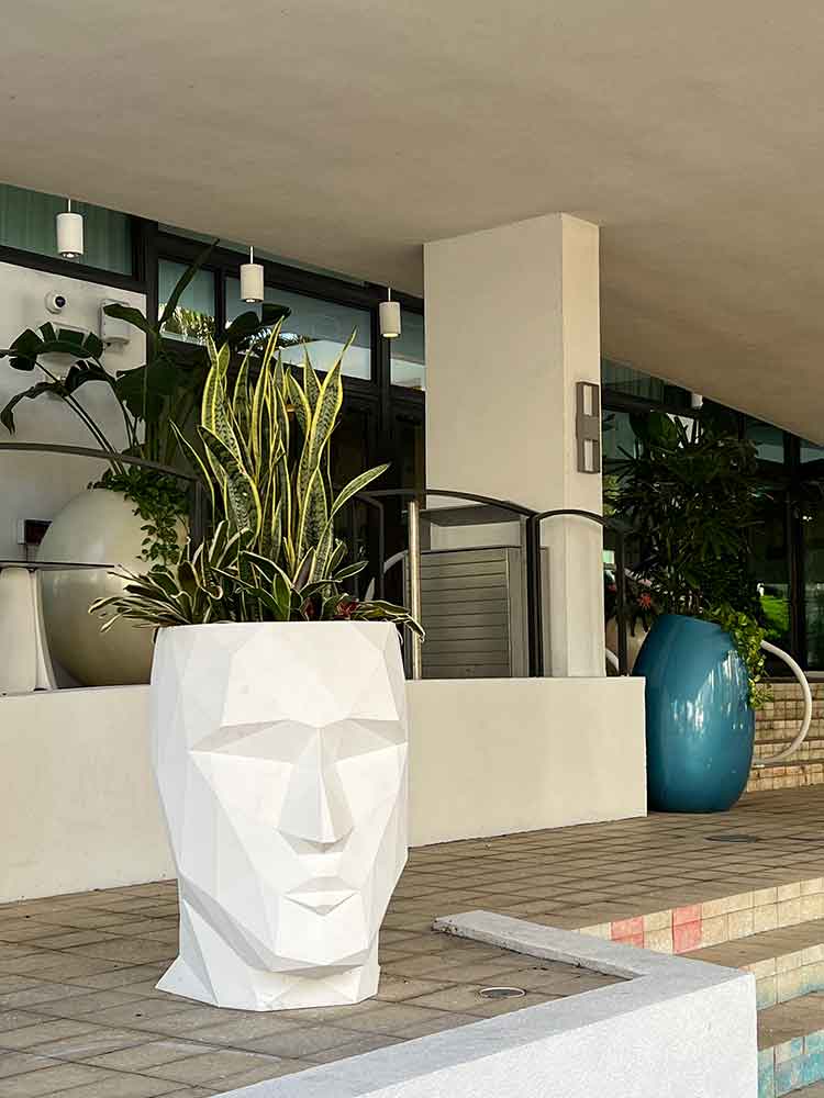 Side Entrance Art Ovation Hotel Autograph Collection