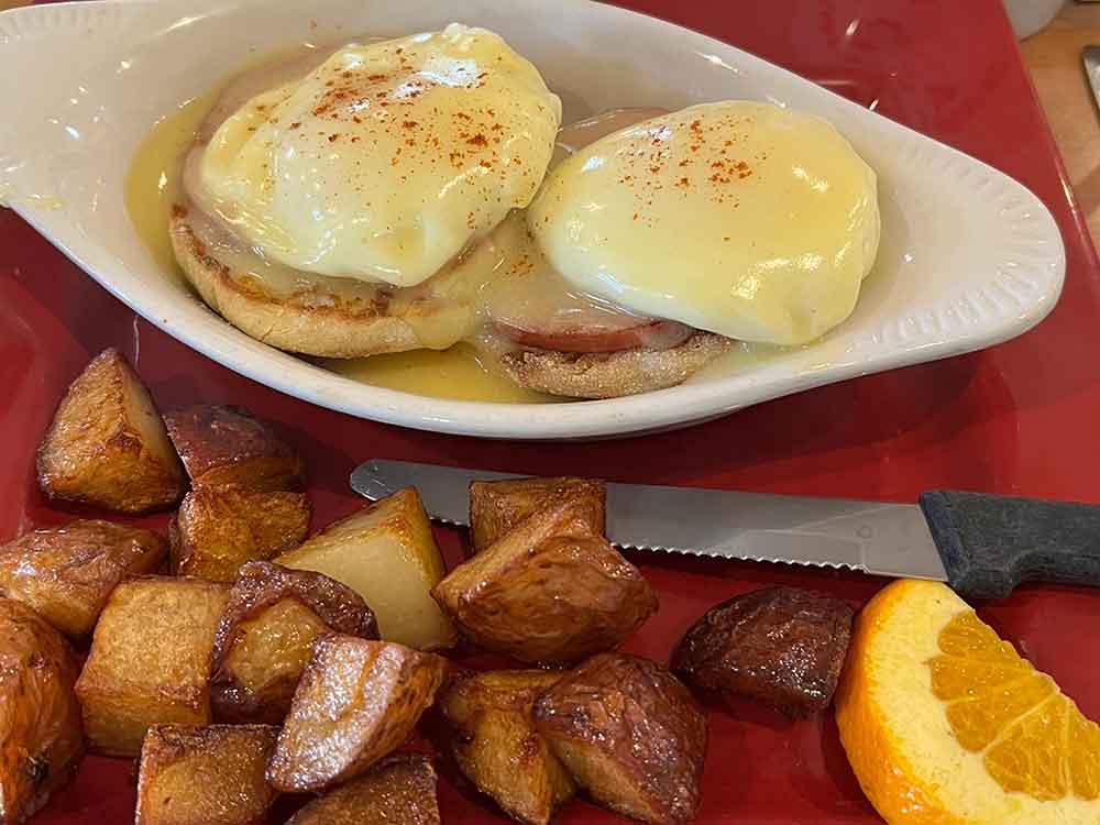 Eggs Benedict at Toasted Mango Cafe