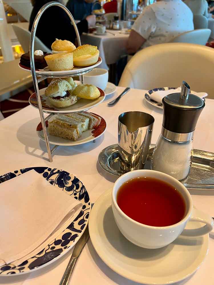 Tea time on the Koningsdam